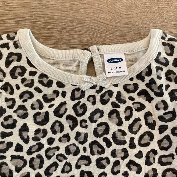 NWT Baby Girl Size 6-12 Month Leopard Print One-Piece Short Sleeve Bodysuit - Picture 3 of 5